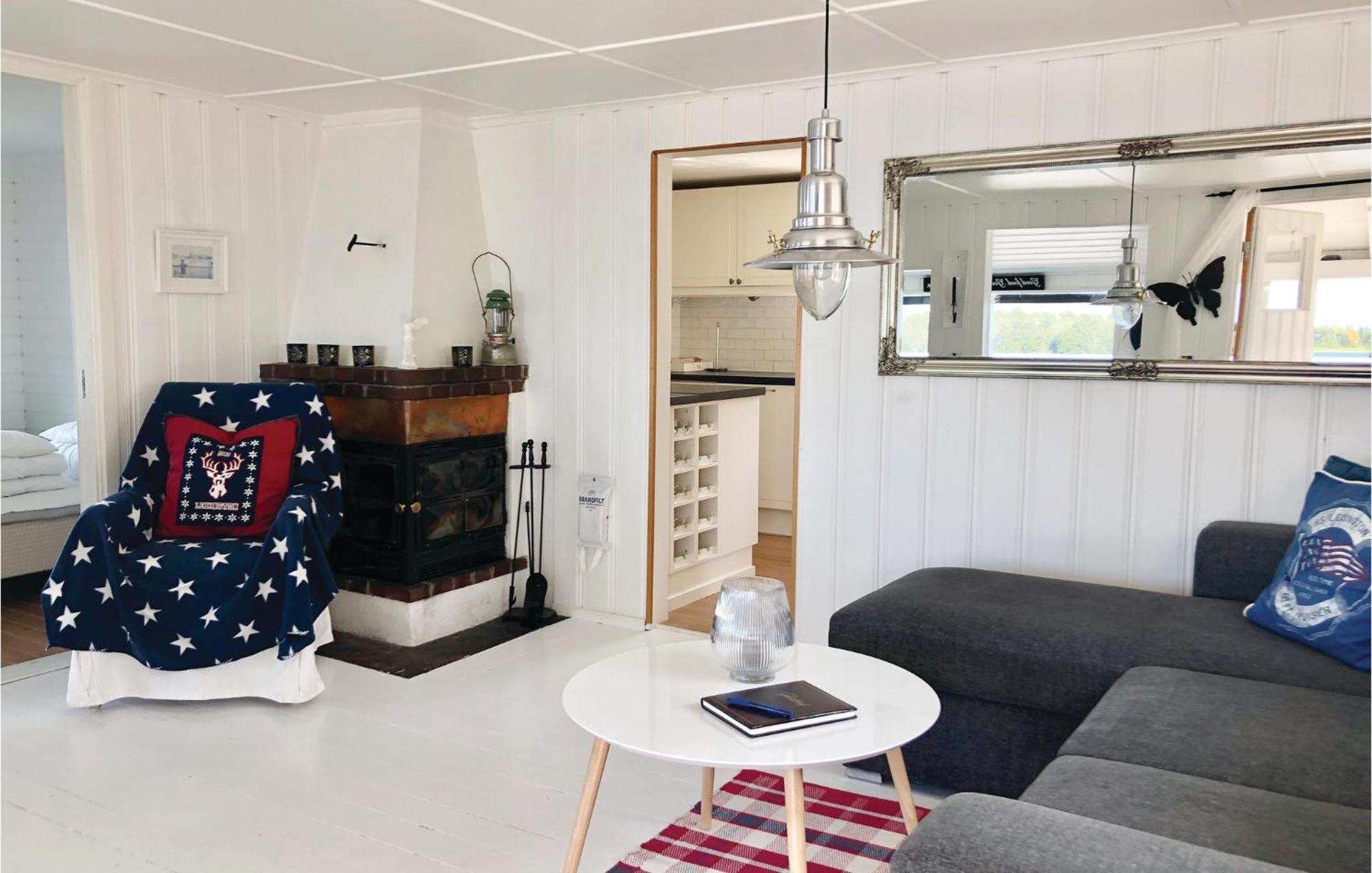 Beautiful Home In Kristinehamn With Kitchen エクステリア 写真